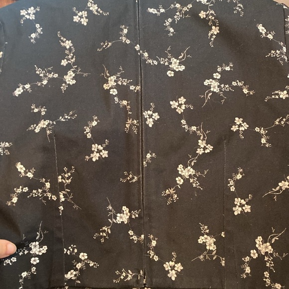 G. LABEL BY GOOP / Taz Short-Sleeve floral crop structured top 6 - Picture 6 of 7